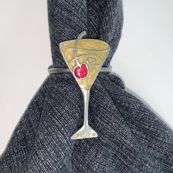 Set of Four napkins rings - Picture 3 of 6